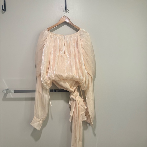 Elegant Cream Blouse with Flowing Sleeves - Picture 5 of 5